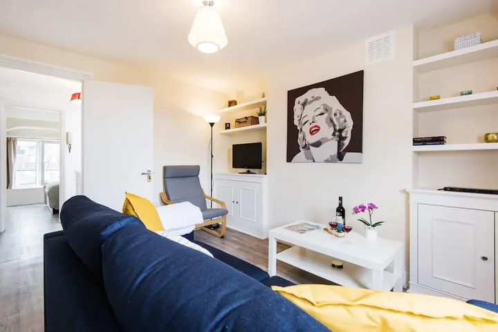 Room 4 of 14