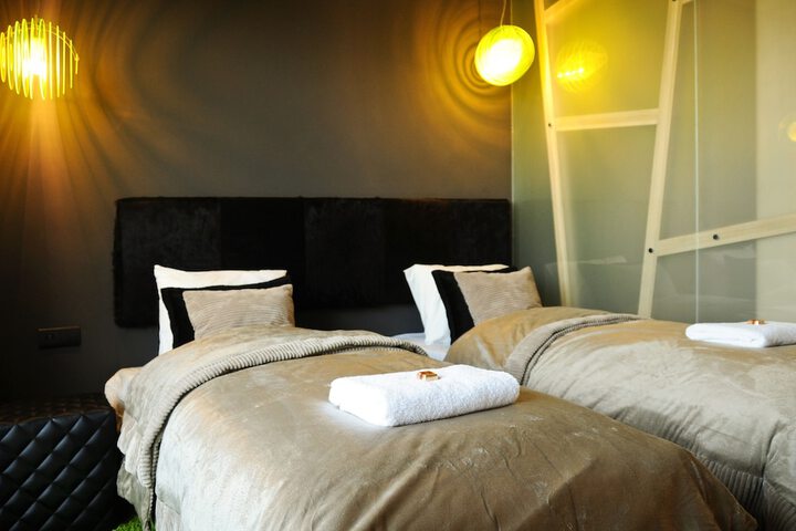 Room 2 of 27