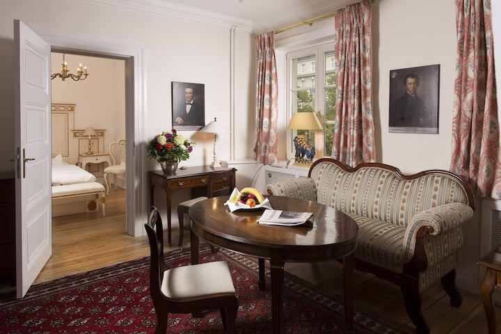 Room 8 of 31