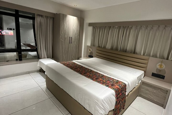 Room 9 of 15