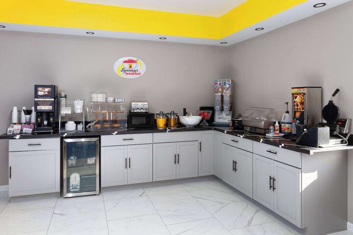 Breakfast/Coffee Service 29 of 31