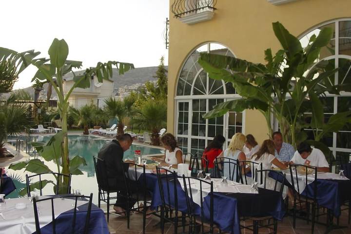 Dining 11 of 22