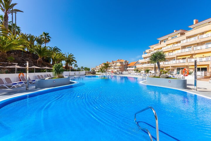 Hotel Pool