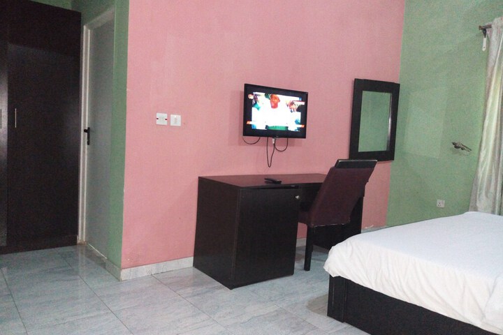 Room 13 of 27