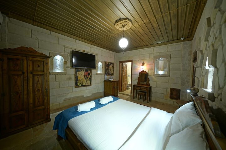 Room 4 of 113