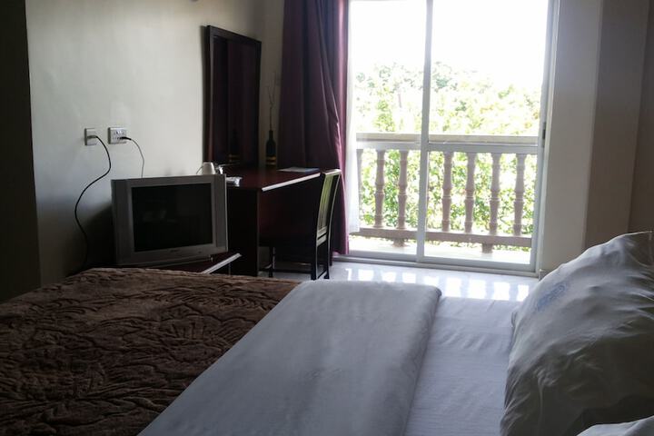 Room 25 of 94