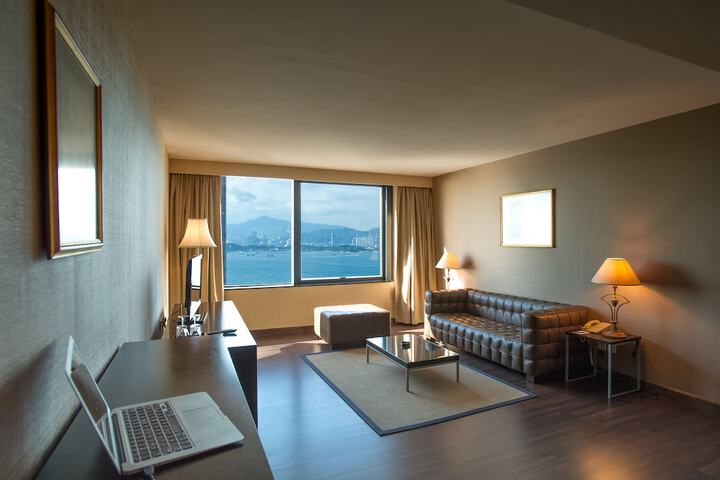 Room 18 of 37