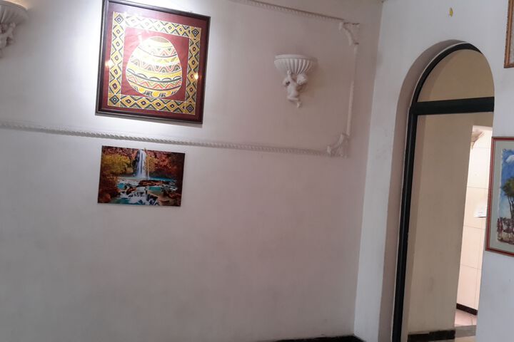Room 10 of 28