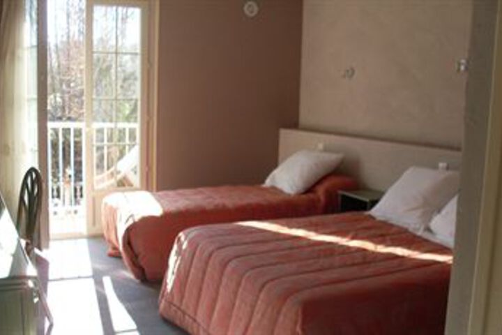 Room 8 of 28