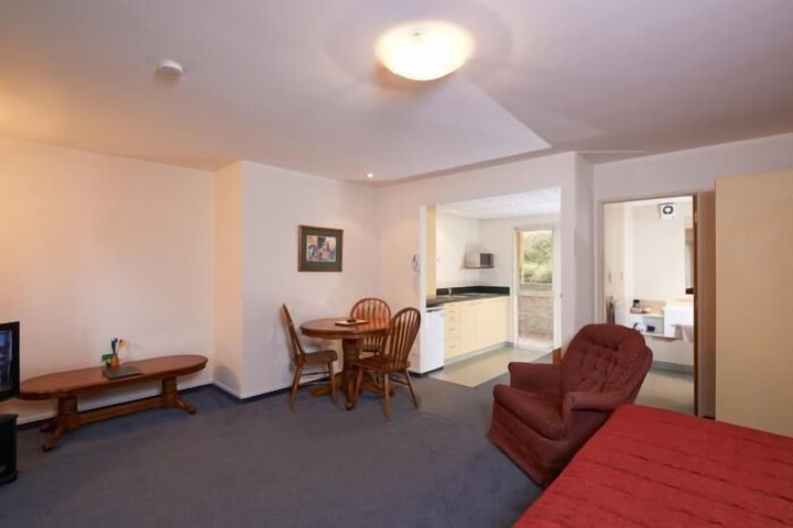 Room 9 of 16