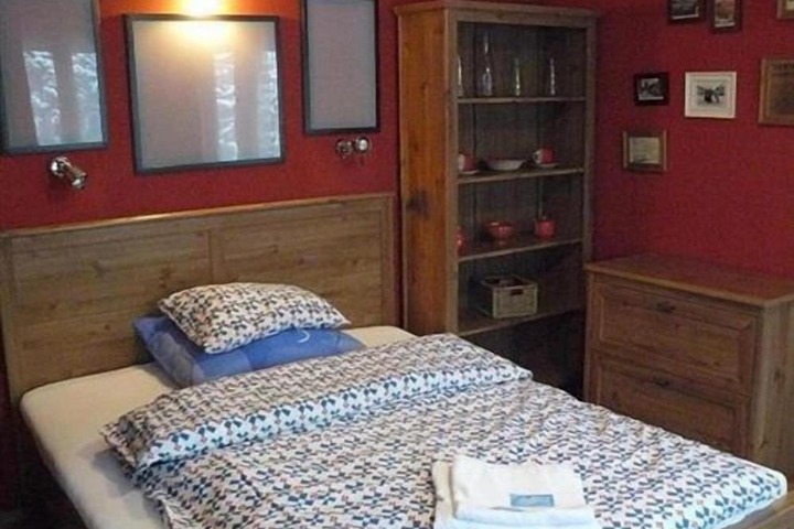 Room 6 of 14