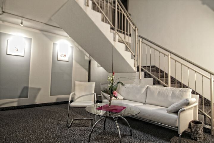 Entrance & Lobby