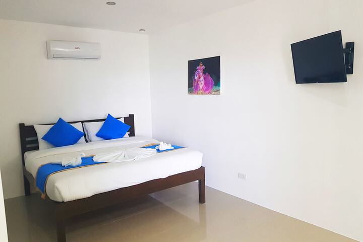 Room 9 of 33