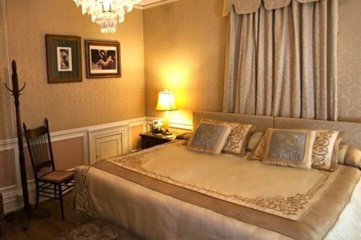 Room 9 of 35