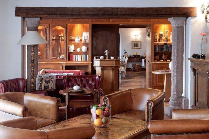 Lounge 46 of 60