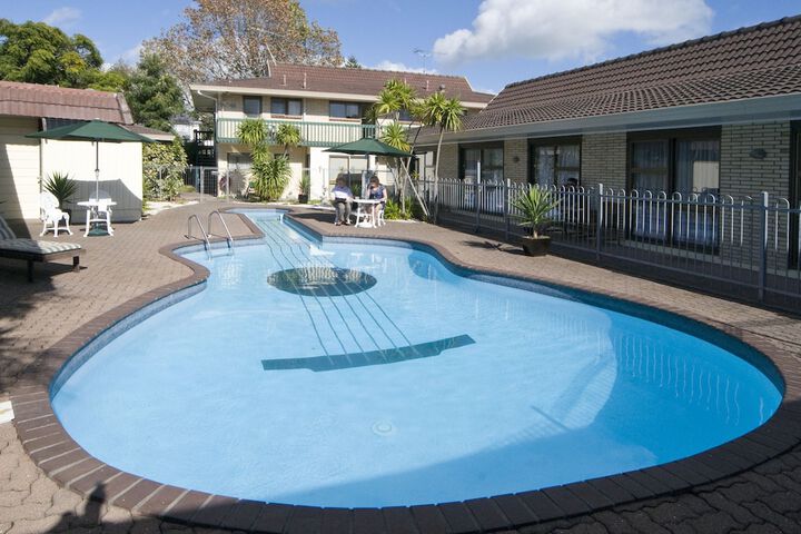 Pool 41 of 52