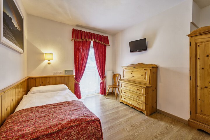 Room 15 of 36