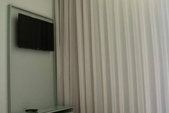 Room 10 of 38