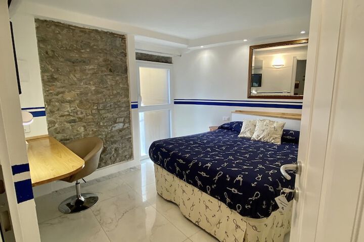 Room 27 of 190