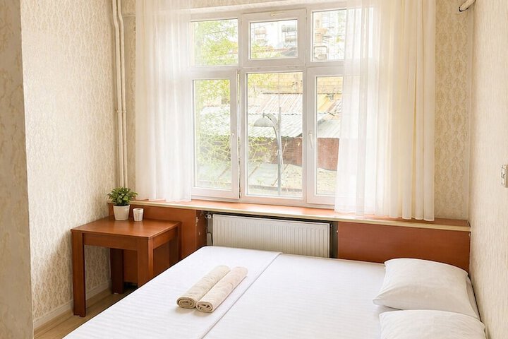 Room 5 of 9