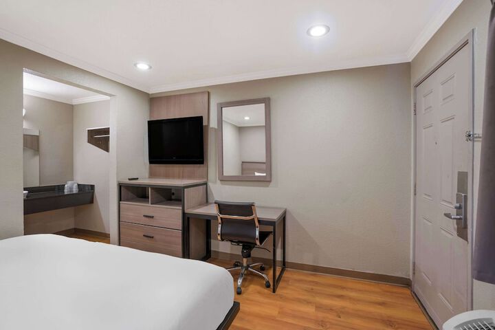 1 King Bed (1 of 8)