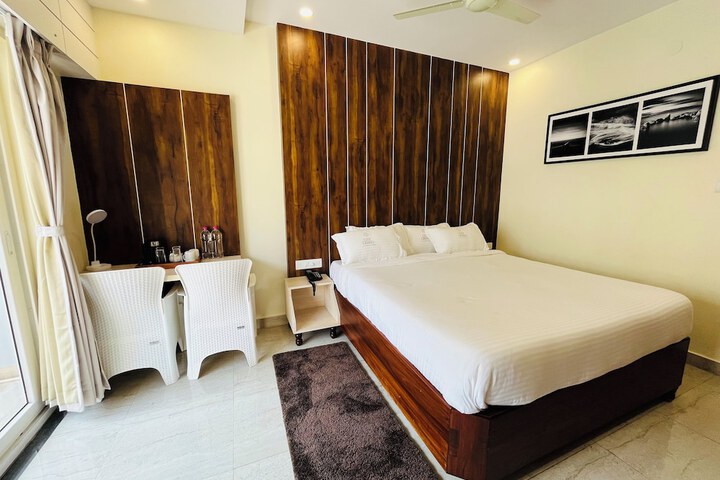 Room 5 of 10