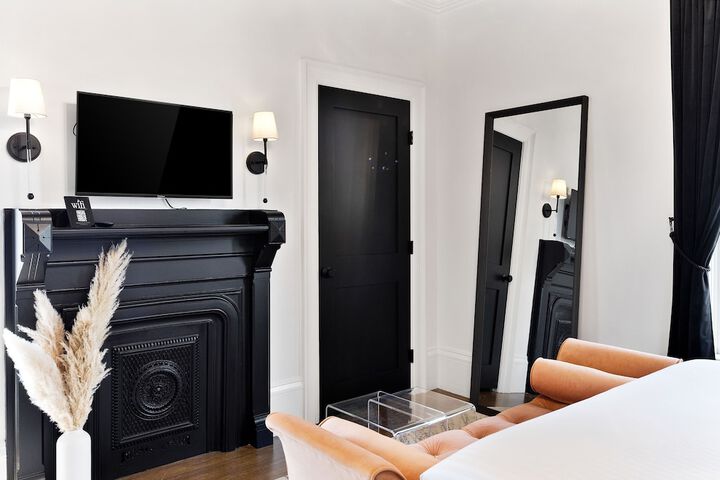 Room 3 of 46