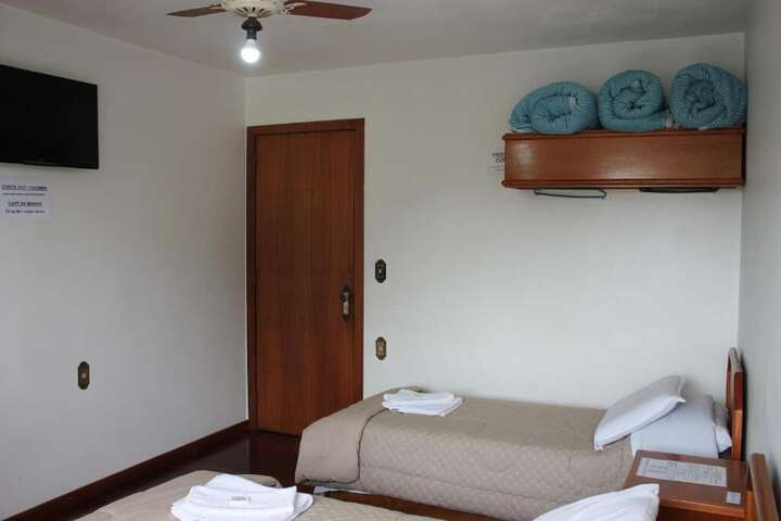 Room 5 of 10