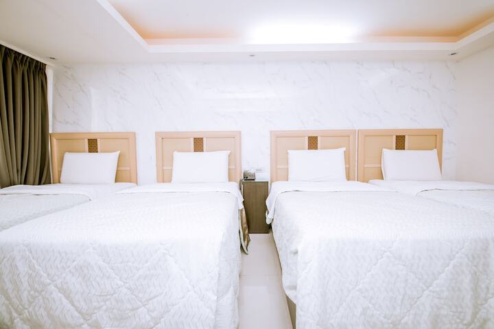 Room 3 of 53