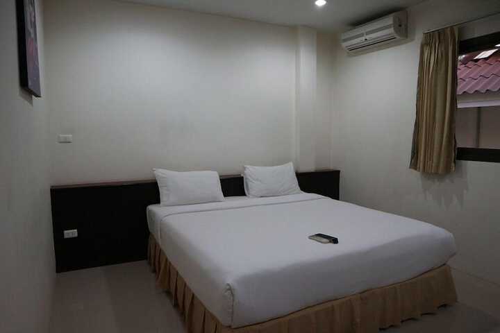 Room 25 of 49
