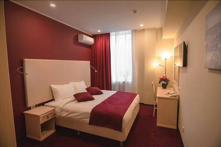 Room 8 of 20