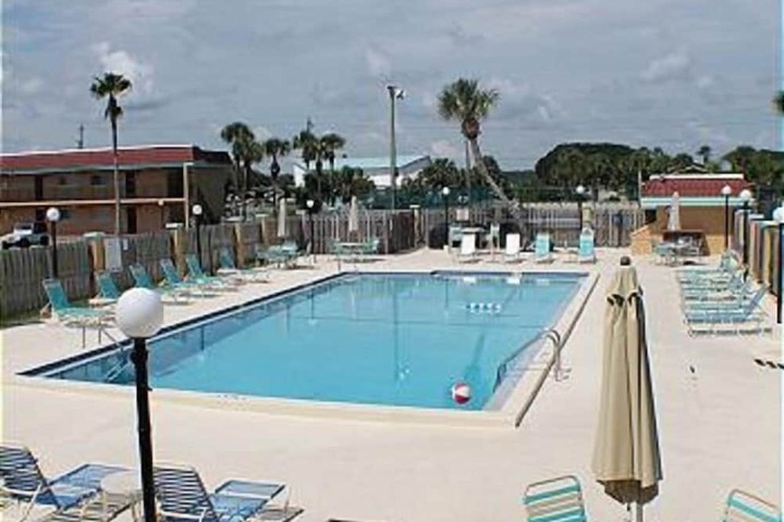 Pool 20 of 30