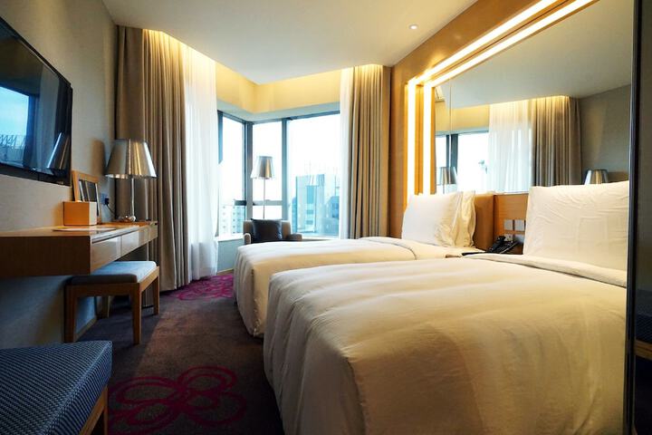 Room 10 of 37