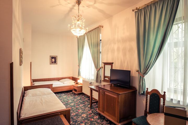 Room 12 of 65