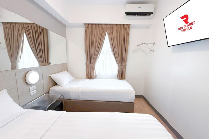 Room 12 of 27