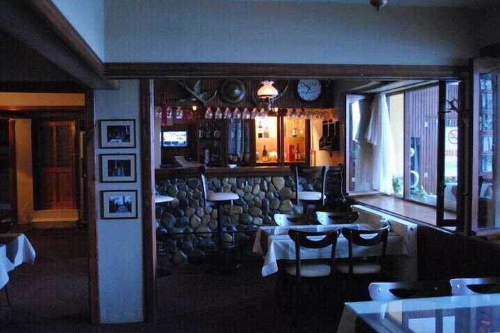 Lounge 21 of 23