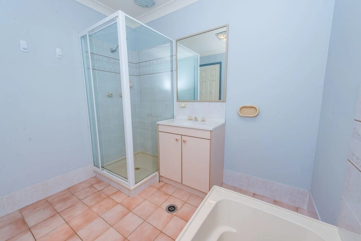 Room 6 of 15