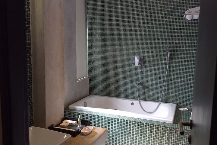 Room 23 of 60