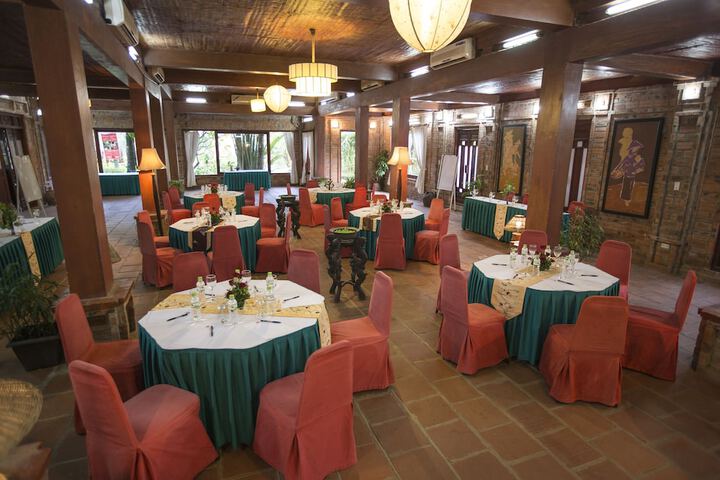 Ballroom/Hall 83 of 95