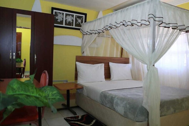 Room 5 of 17