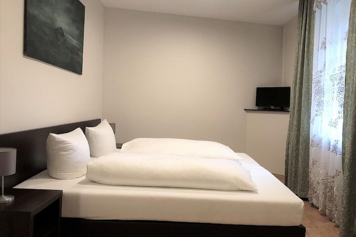 Room 18 of 28