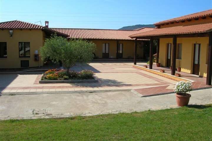 Hotel Exterior 41 of 47