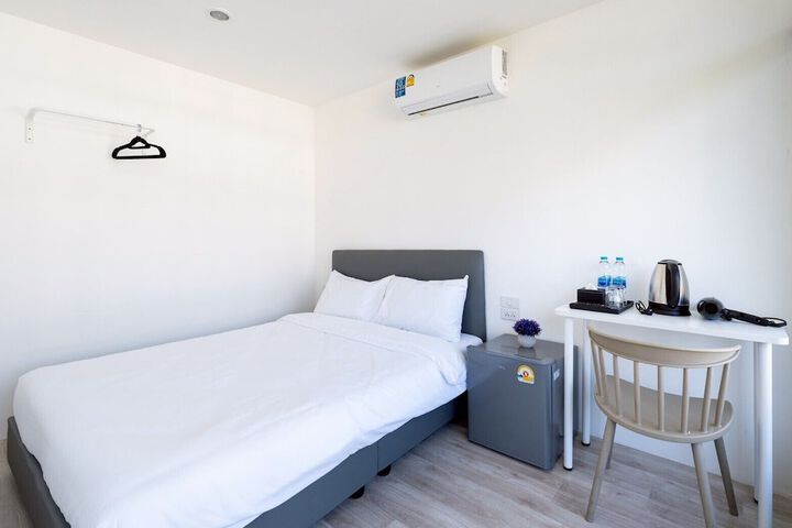 Room 2 of 60