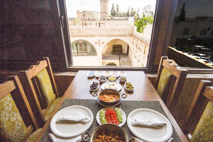 Dining 73 of 82