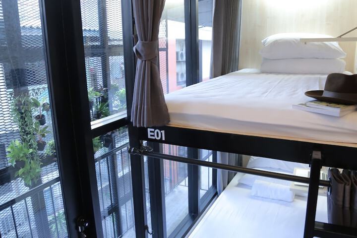 Room 10 of 46