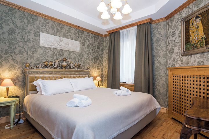 Room 4 of 36