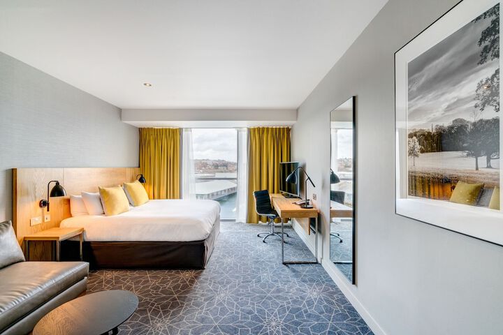Room 16 of 82