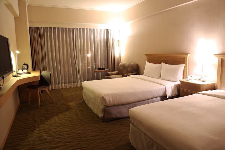 Room 13 of 103