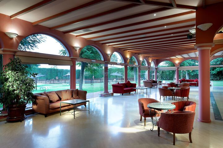 Entrance & Lobby