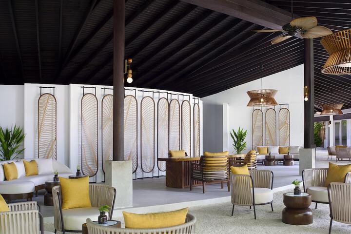 Entrance & Lobby